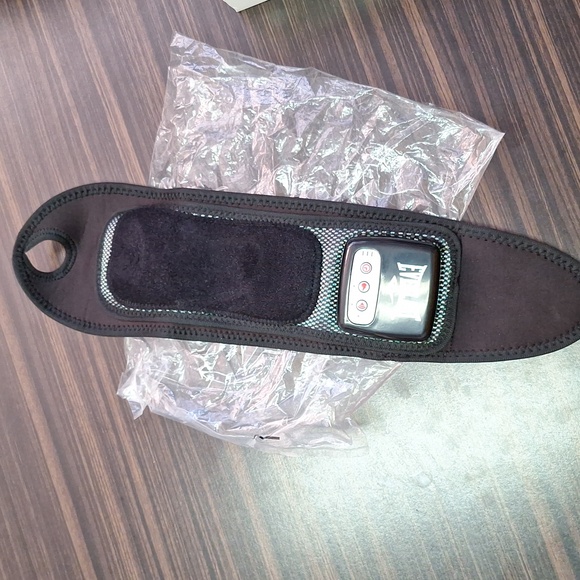 Everlast Heated Wristband - Picture 4 of 7